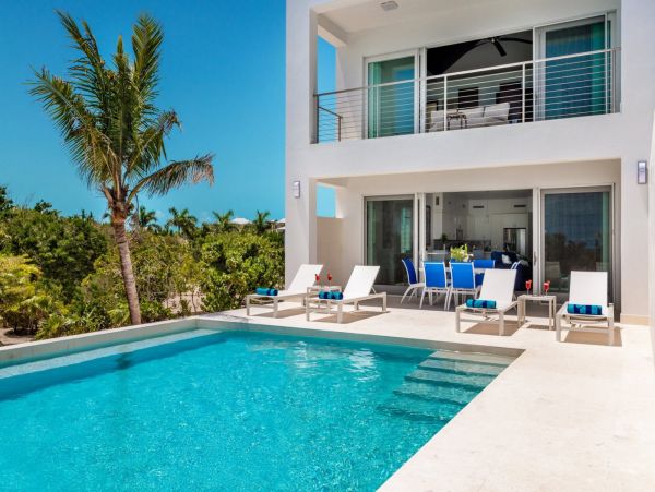 On Beach Turks and Caicos Vacation Luxury Home with Pool