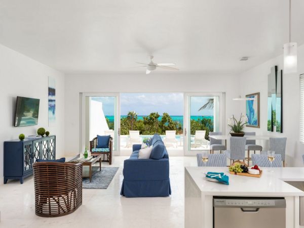 On Beach Turks and Caicos Vacation Luxury Home with Pool