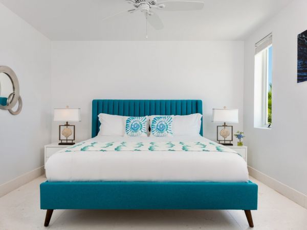On Beach Turks and Caicos Vacation Luxury Home with Pool