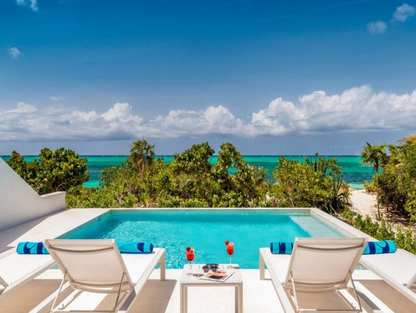 On Beach Turks and Caicos Vacation Luxury Home with Pool