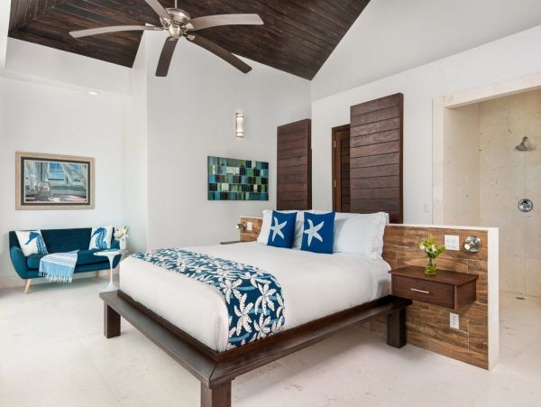 On Beach Turks and Caicos Vacation Luxury Home with Pool