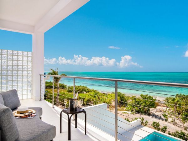 On Beach Turks and Caicos Vacation Luxury Home with Pool