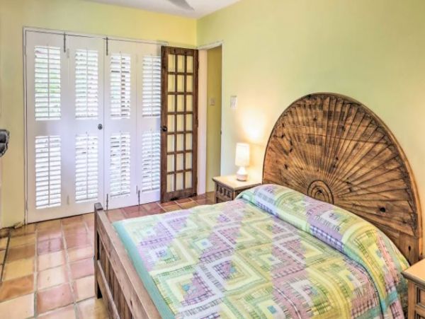 Two Bedroom Home with Private Pool Short Drive to Magens Bay