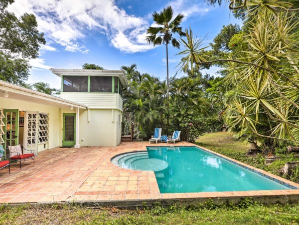 Two Bedroom Home with Private Pool Short Drive to Magens Bay