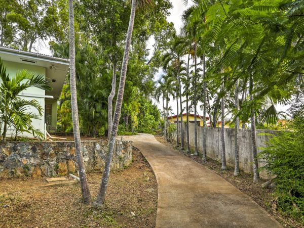 Two Bedroom Home with Private Pool Short Drive to Magens Bay