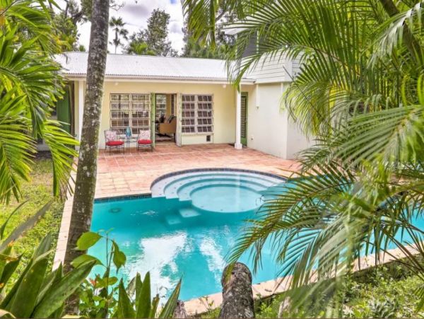 Two Bedroom Home with Private Pool Short Drive to Magens Bay