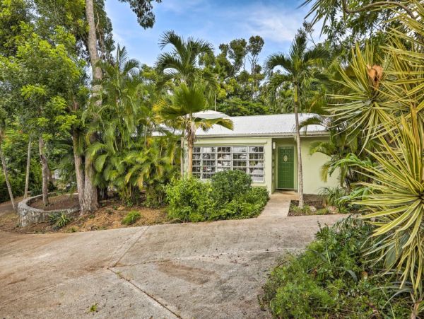 Two Bedroom Home with Private Pool Short Drive to Magens Bay