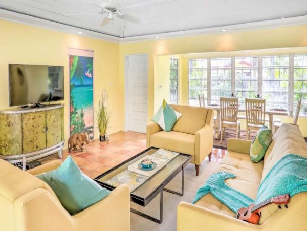 Two Bedroom Home with Private Pool Short Drive to Magens Bay