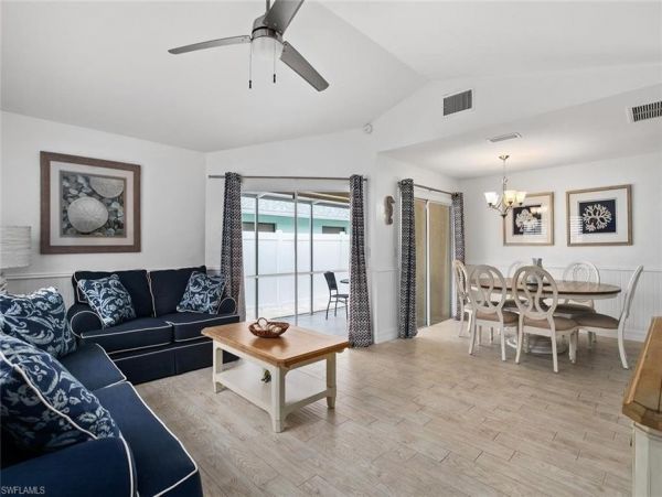 Three Bedroom Naples Vacation Pool Home Walk To Beach
