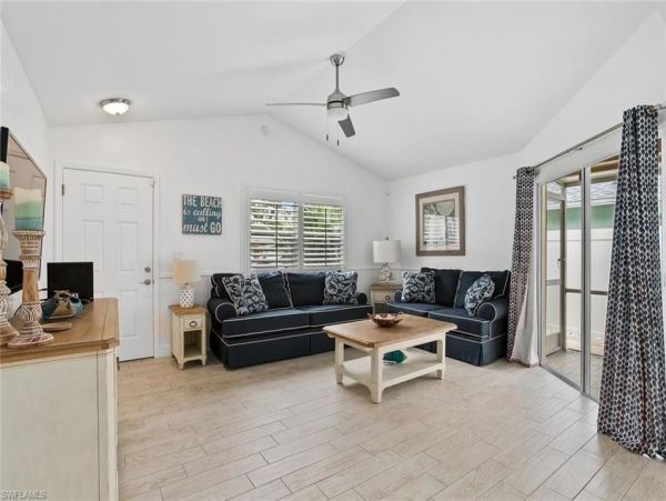 Three Bedroom Naples Vacation Pool Home Walk To Beach