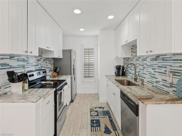 Three Bedroom Naples Vacation Pool Home Walk To Beach