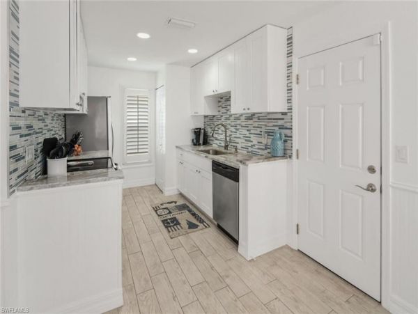 Three Bedroom Naples Vacation Pool Home Walk To Beach