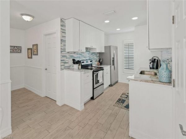 Three Bedroom Naples Vacation Pool Home Walk To Beach