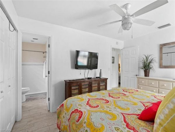 Three Bedroom Naples Vacation Pool Home Walk To Beach