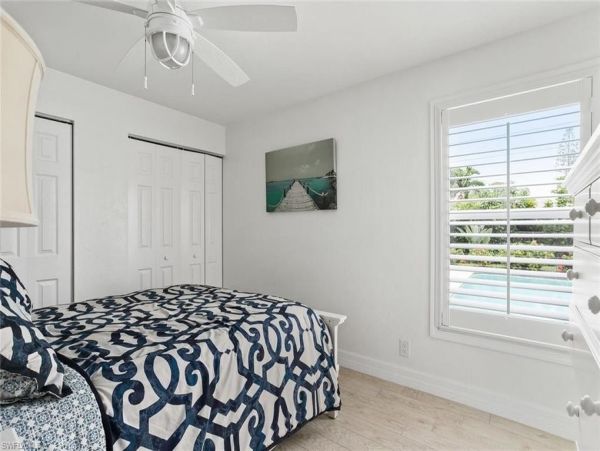 Three Bedroom Naples Vacation Pool Home Walk To Beach