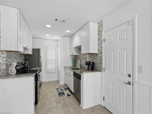 Three Bedroom Naples Vacation Pool Home Walk To Beach