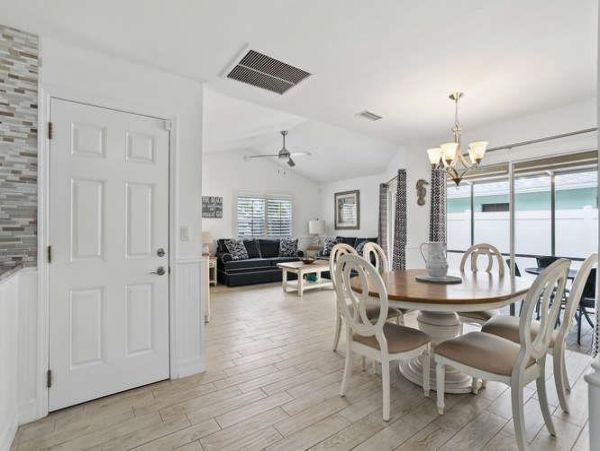 Three Bedroom Naples Vacation Pool Home Walk To Beach