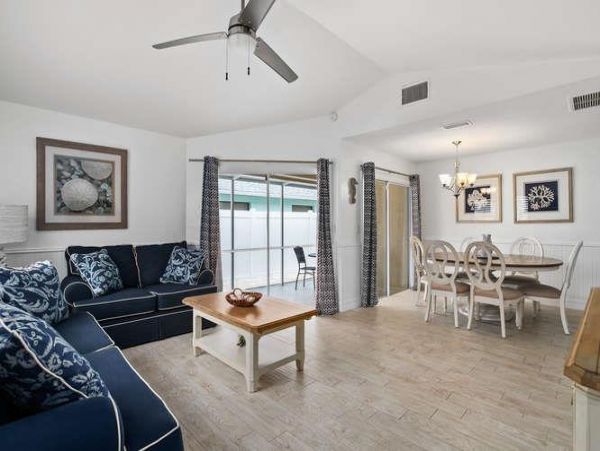 Three Bedroom Naples Vacation Pool Home Walk To Beach