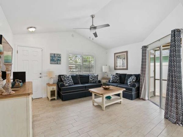 Three Bedroom Naples Vacation Pool Home Walk To Beach