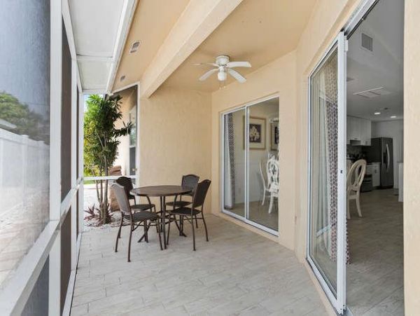 Three Bedroom Naples Vacation Pool Home Walk To Beach