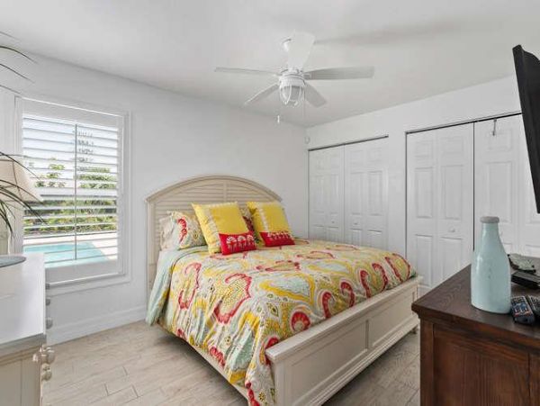Three Bedroom Naples Vacation Pool Home Walk To Beach
