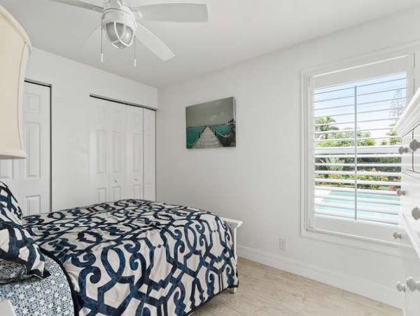 Three Bedroom Naples Vacation Pool Home Walk To Beach