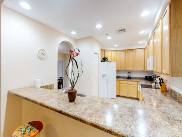 Spacious Kissimmee Condo Near Disney, Pool & Hot Tub