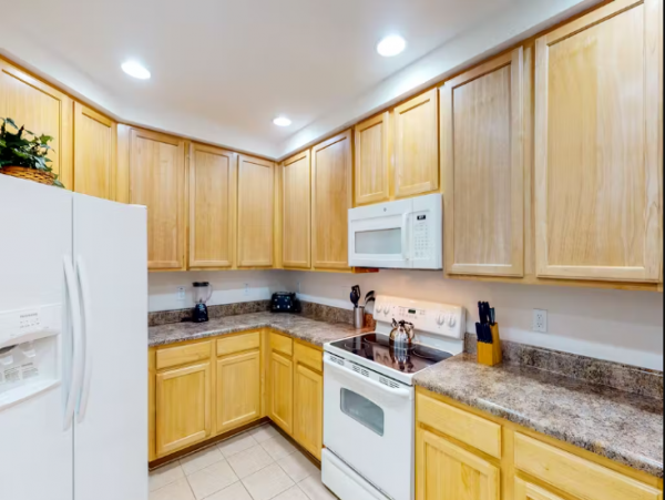 Spacious Kissimmee Condo Near Disney, Pool & Hot Tub