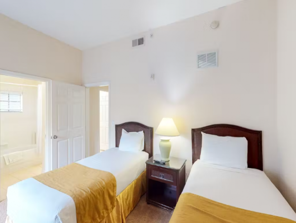 Spacious Kissimmee Condo Near Disney, Pool & Hot Tub