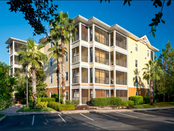 Spacious Kissimmee Condo Near Disney, Pool & Hot Tub