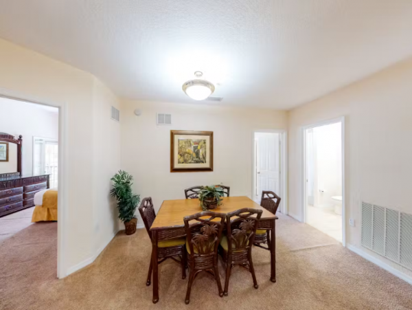 Spacious Kissimmee Condo Near Disney, Pool & Hot Tub