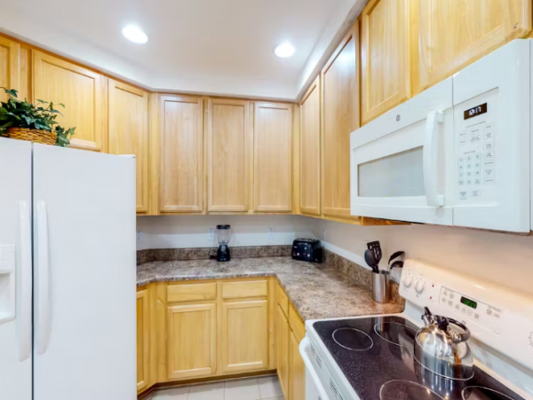 Spacious Kissimmee Condo Near Disney, Pool & Hot Tub