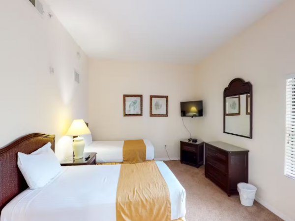 Spacious Kissimmee Condo Near Disney, Pool & Hot Tub