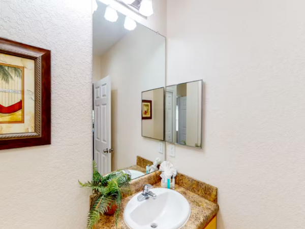 Spacious Kissimmee Condo Near Disney, Pool & Hot Tub