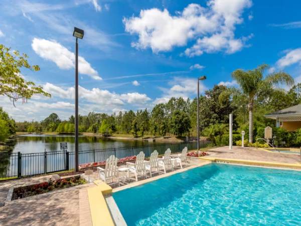 Spacious Kissimmee Condo Near Disney, Pool & Hot Tub