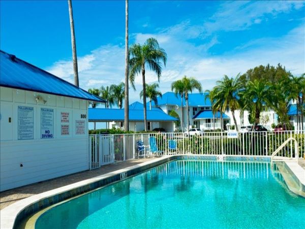 Three Bedroom Vacation Condo in Bradenton Sleeps Six