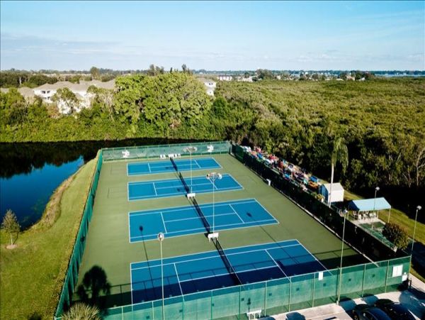 Three Bedroom Vacation Condo in Bradenton Sleeps Six