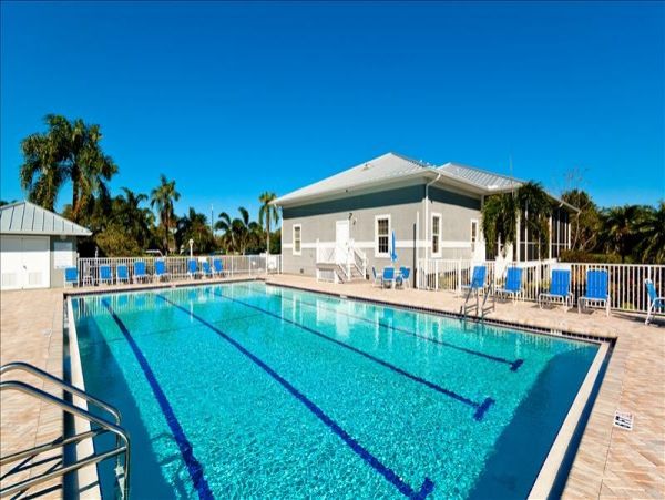 Three Bedroom Vacation Condo in Bradenton Sleeps Six