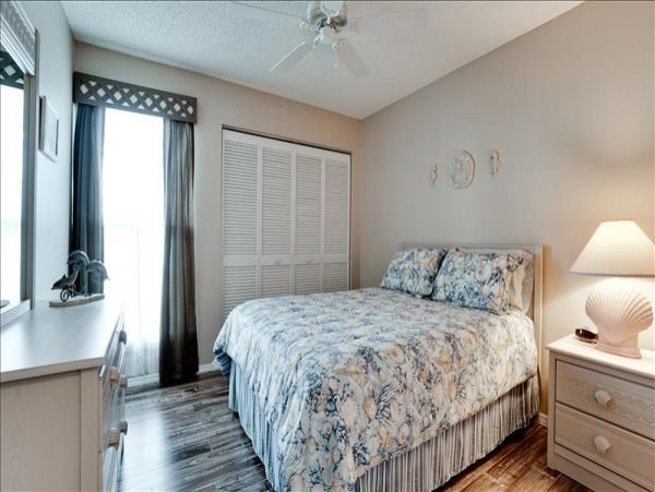 Three Bedroom Vacation Condo in Bradenton Sleeps Six