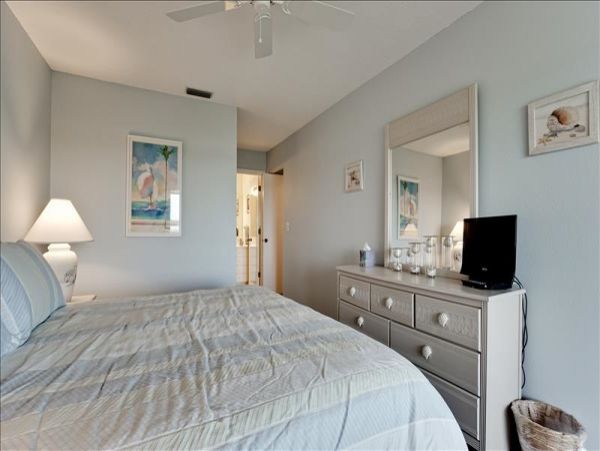 Three Bedroom Vacation Condo in Bradenton Sleeps Six