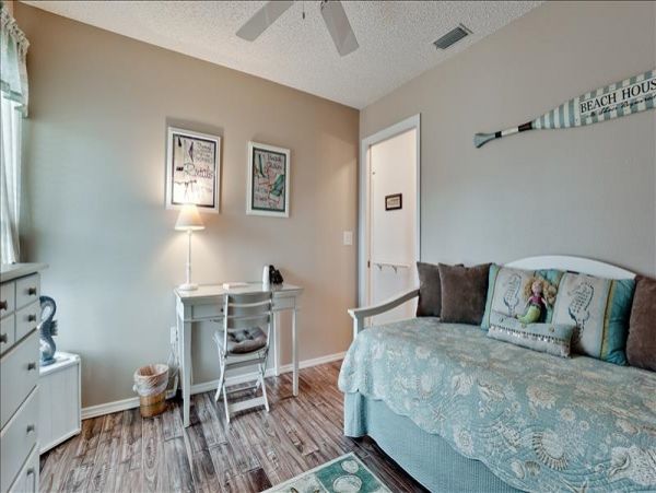 Three Bedroom Vacation Condo in Bradenton Sleeps Six