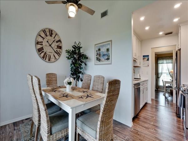Three Bedroom Vacation Condo in Bradenton Sleeps Six