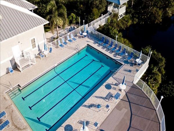 Three Bedroom Vacation Condo in Bradenton Sleeps Six