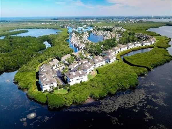 Three Bedroom Vacation Condo in Bradenton Sleeps Six