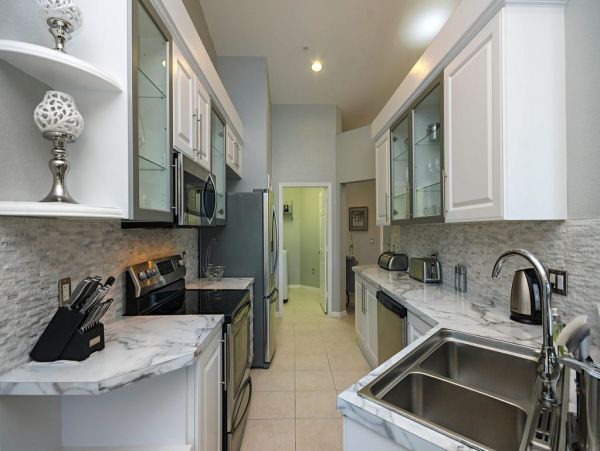 Luxury Naples Three Bedroom Coach Home Sleeps Six