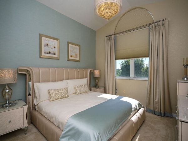 Luxury Naples Three Bedroom Coach Home Sleeps Six
