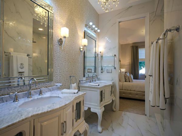 Luxury Naples Three Bedroom Coach Home Sleeps Six