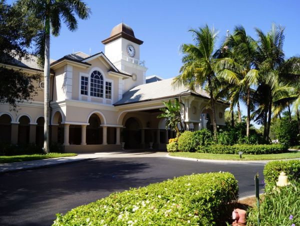 Luxury Naples Three Bedroom Coach Home Sleeps Six