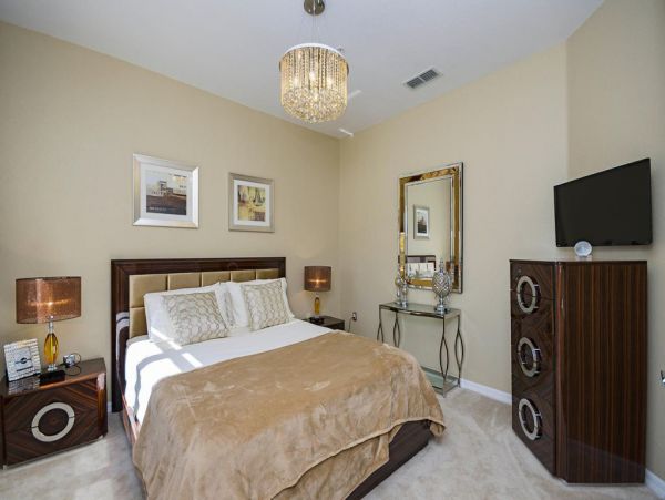 Luxury Naples Three Bedroom Coach Home Sleeps Six