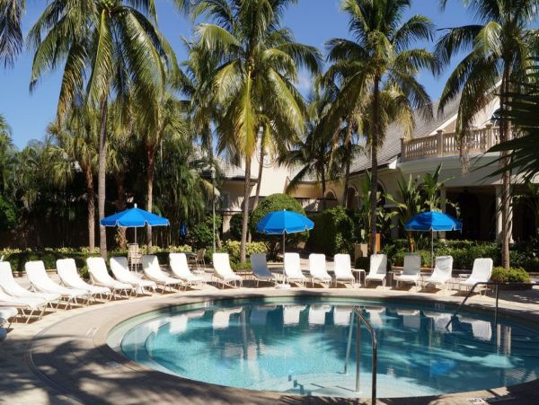 Luxury Naples Three Bedroom Coach Home Sleeps Six